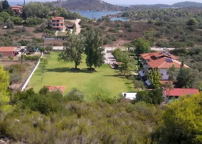 Nikos Apartments